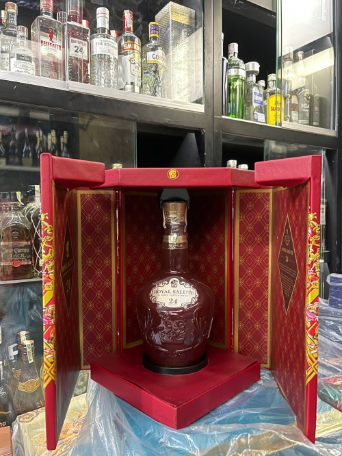 Chivas Royal Salute 24 hộp quà tết 2025